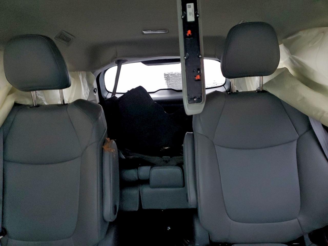 2021 TOYOTA SIENNA XLE photo 19