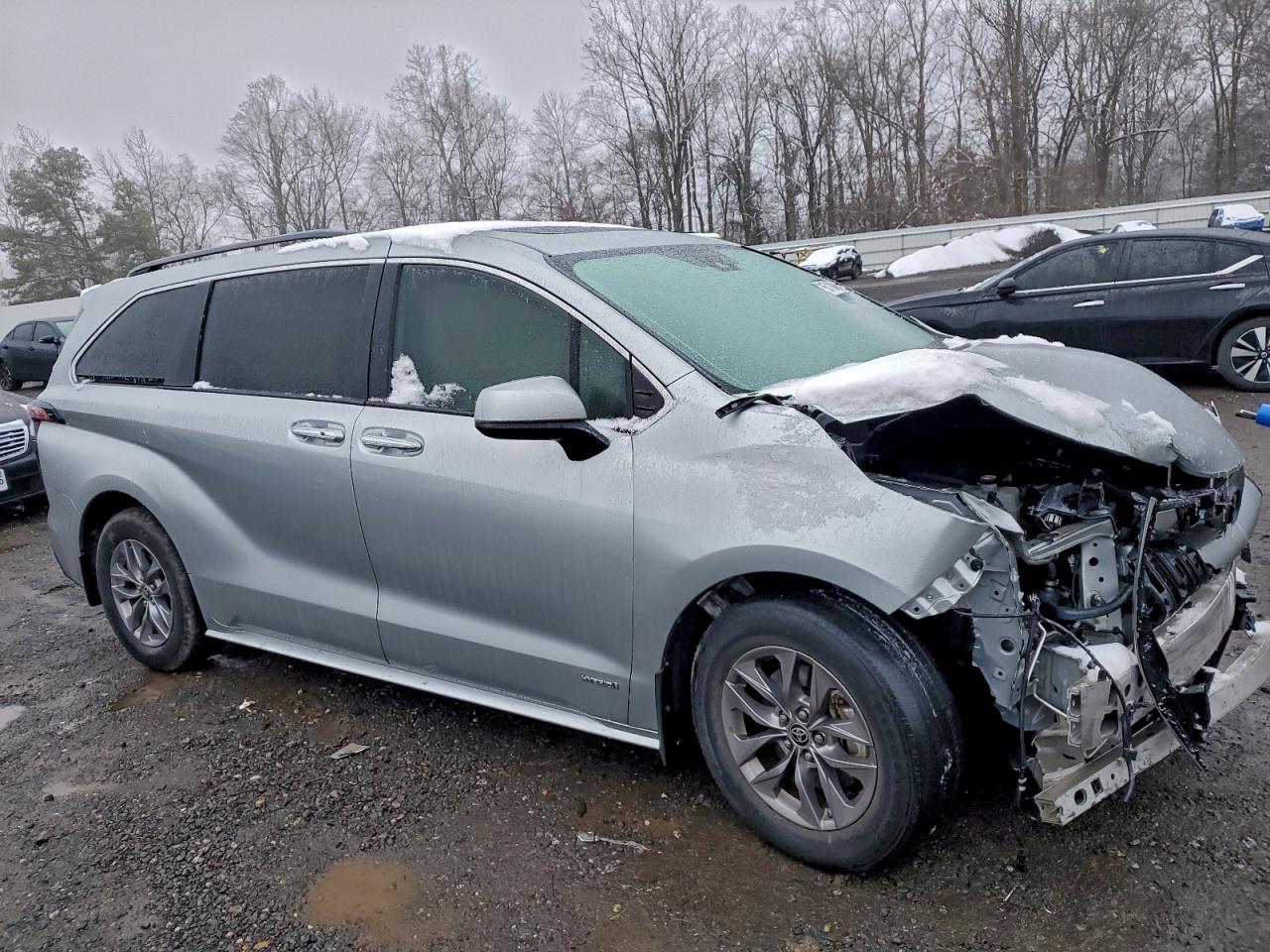 2021 TOYOTA SIENNA XLE photo 7