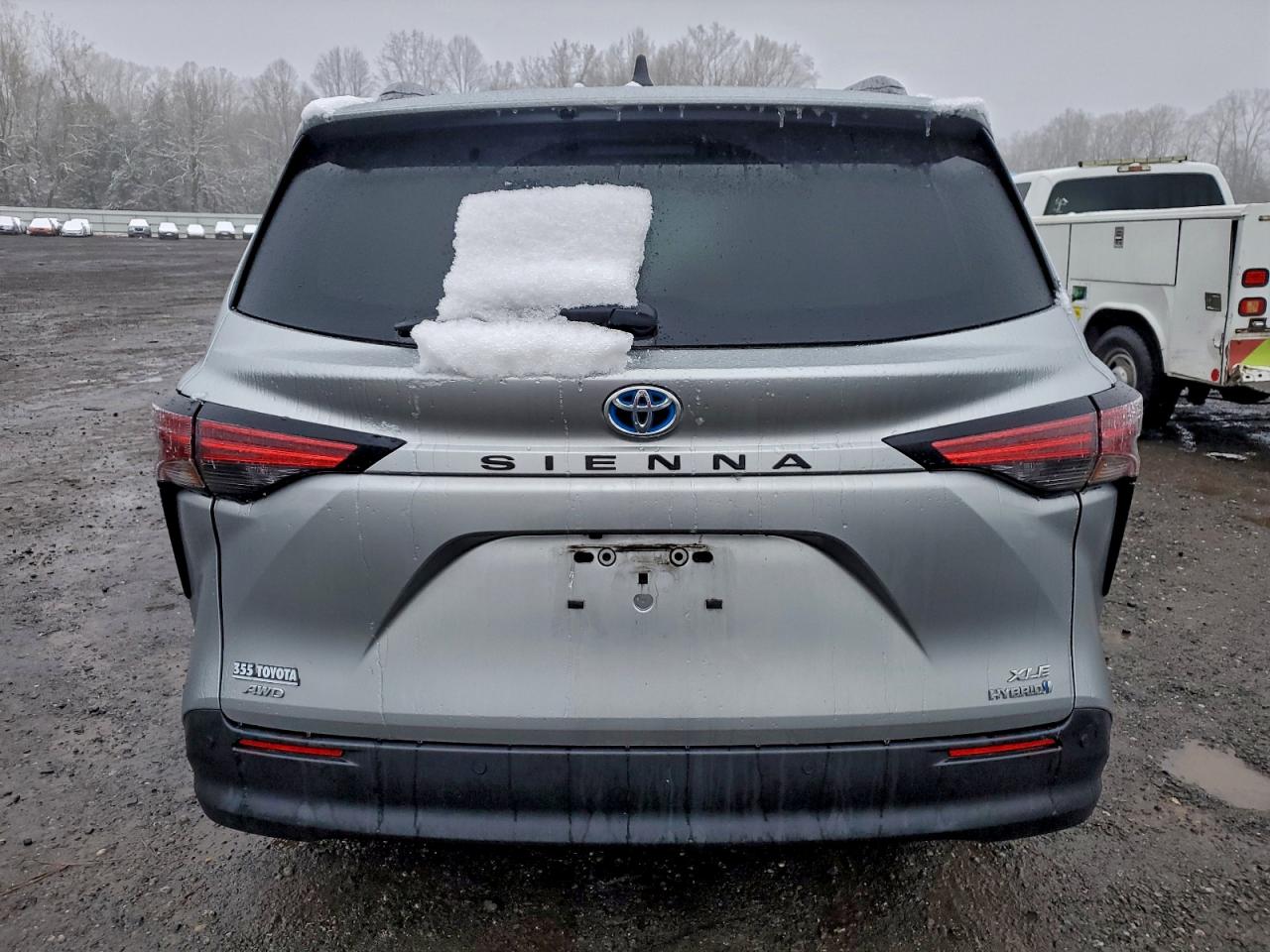 2021 TOYOTA SIENNA XLE photo 11