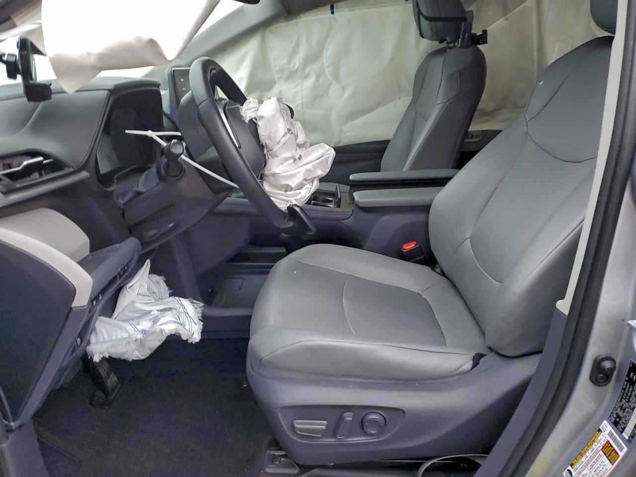 2021 TOYOTA SIENNA XLE photo 13
