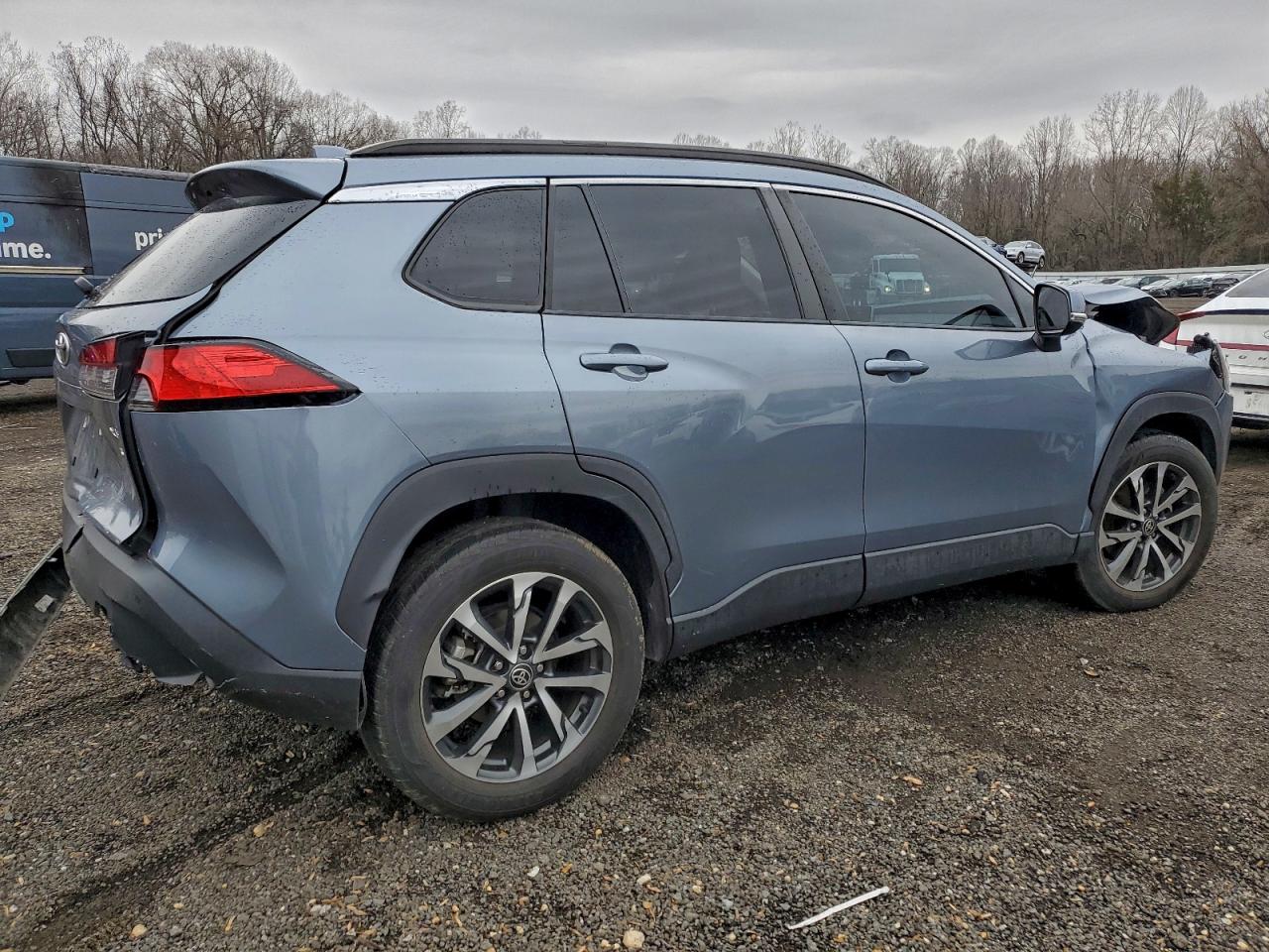 2023 TOYOTA COROLLA CROSS XLE photo 3