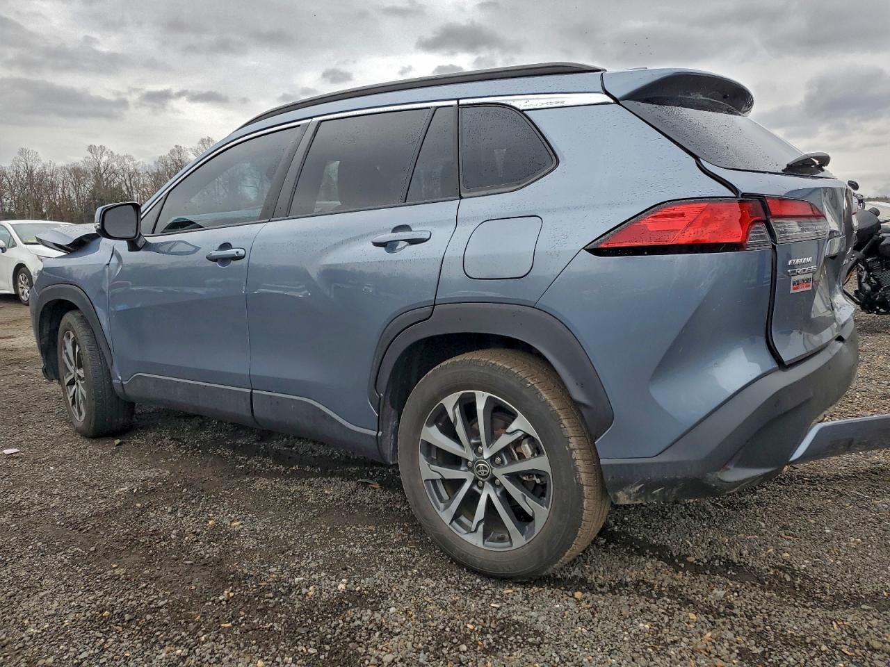 2023 TOYOTA COROLLA CROSS XLE photo 2