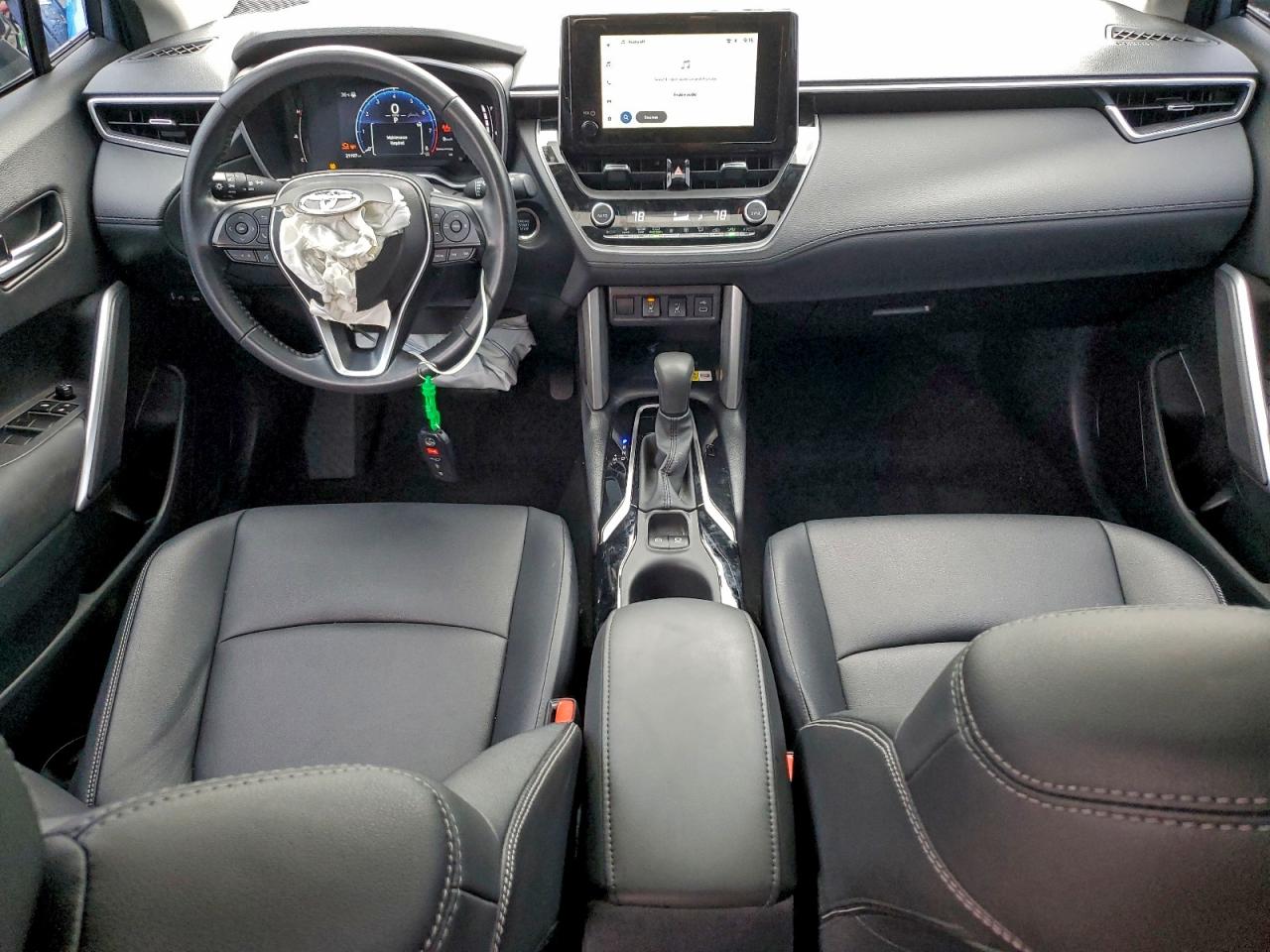2023 TOYOTA COROLLA CROSS XLE photo 8