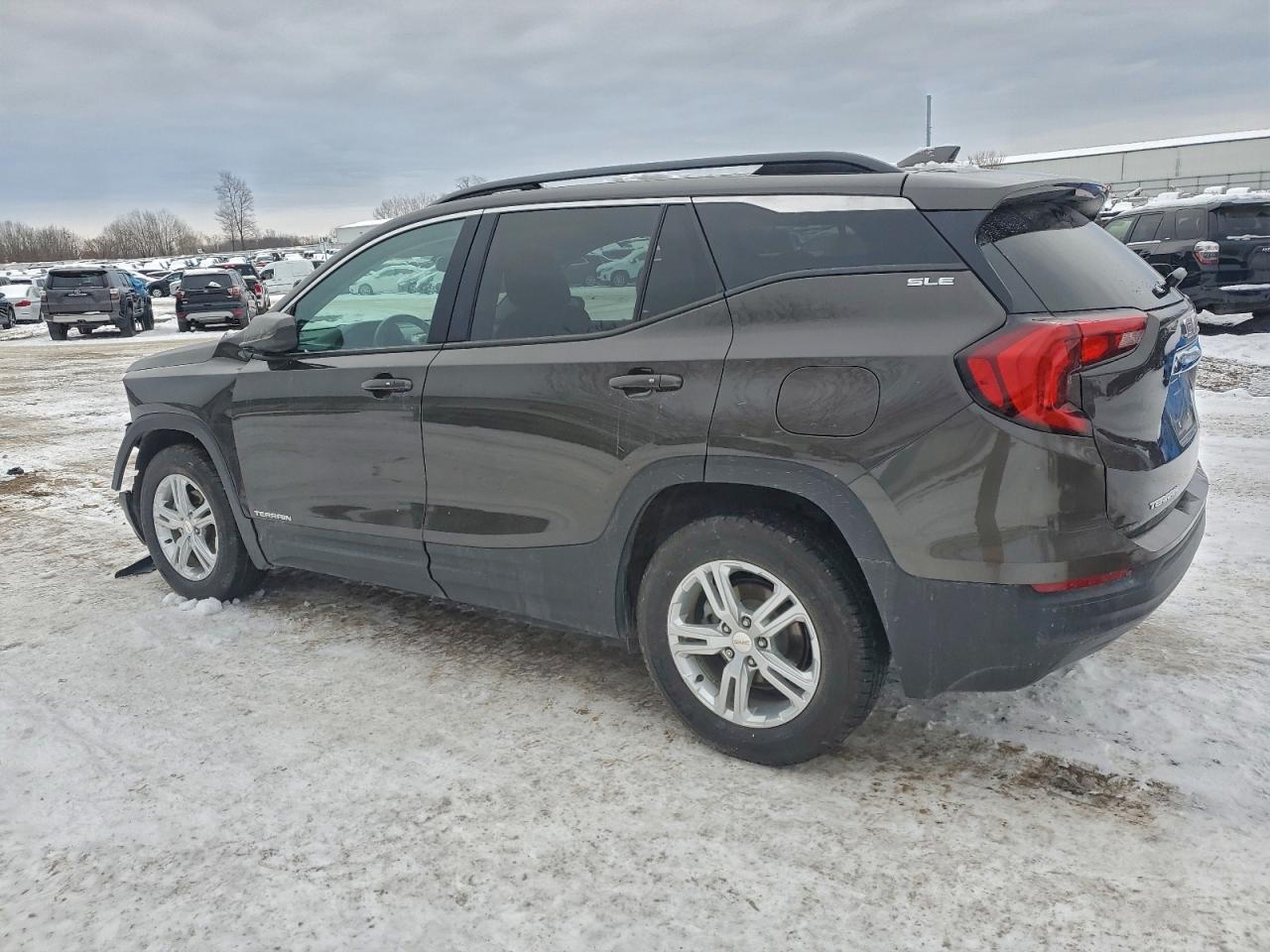2019 GMC TERRAIN SLE photo 2
