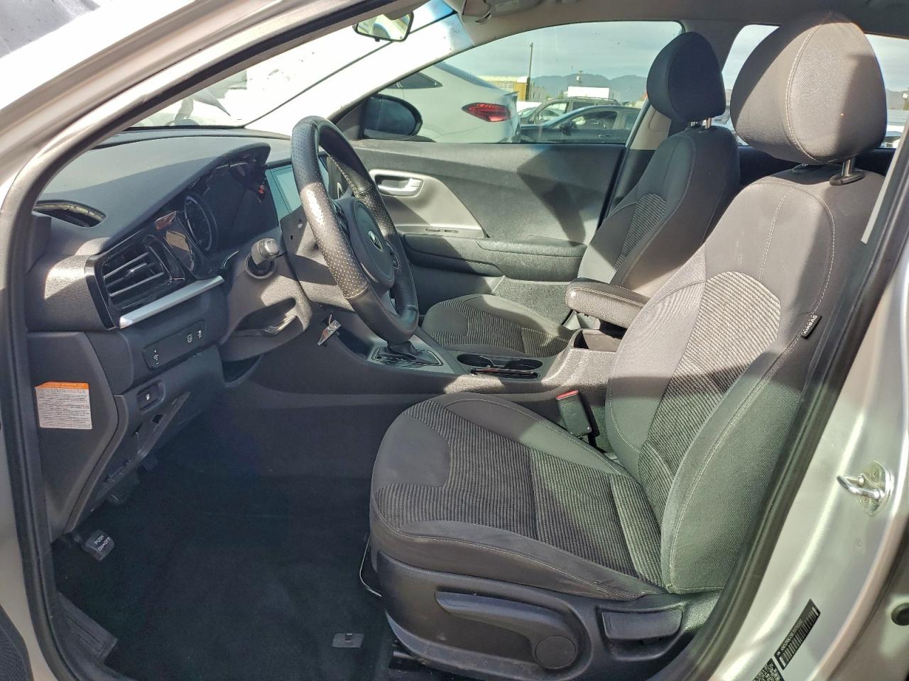 2020 KIA NIRO LX photo 7