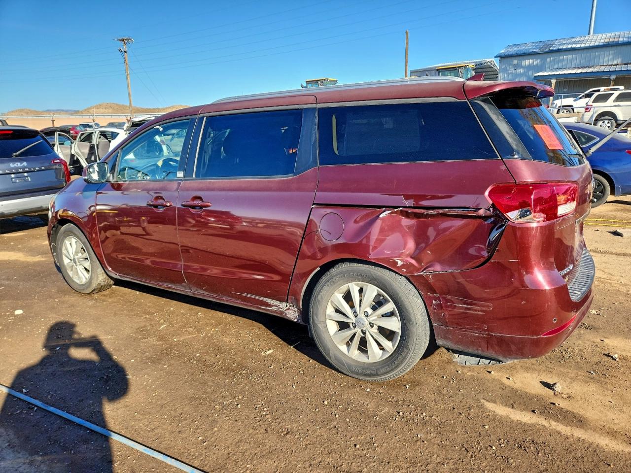 2017 KIA SEDONA LX photo 4