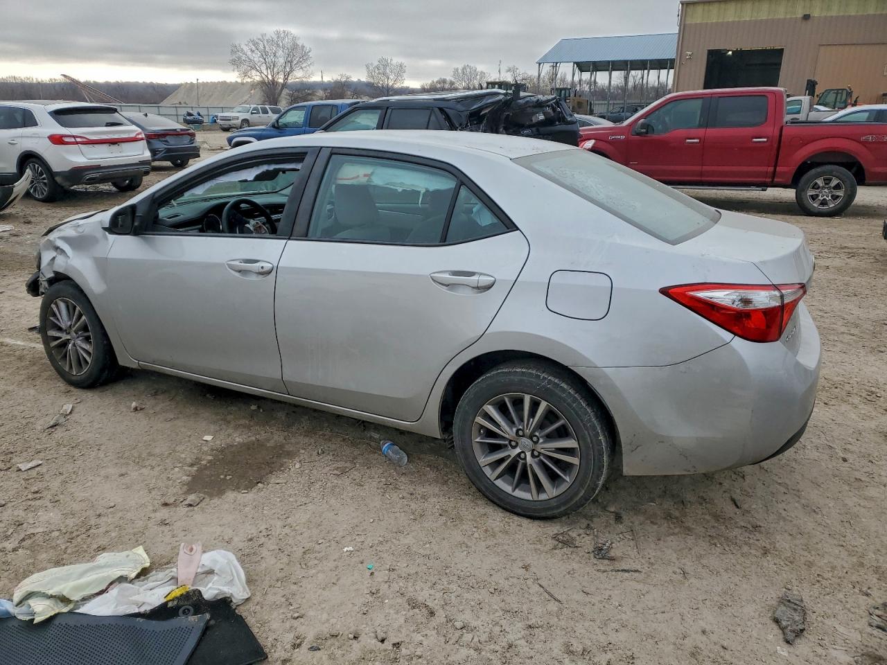2015 TOYOTA COROLLA LE PLUS photo 2