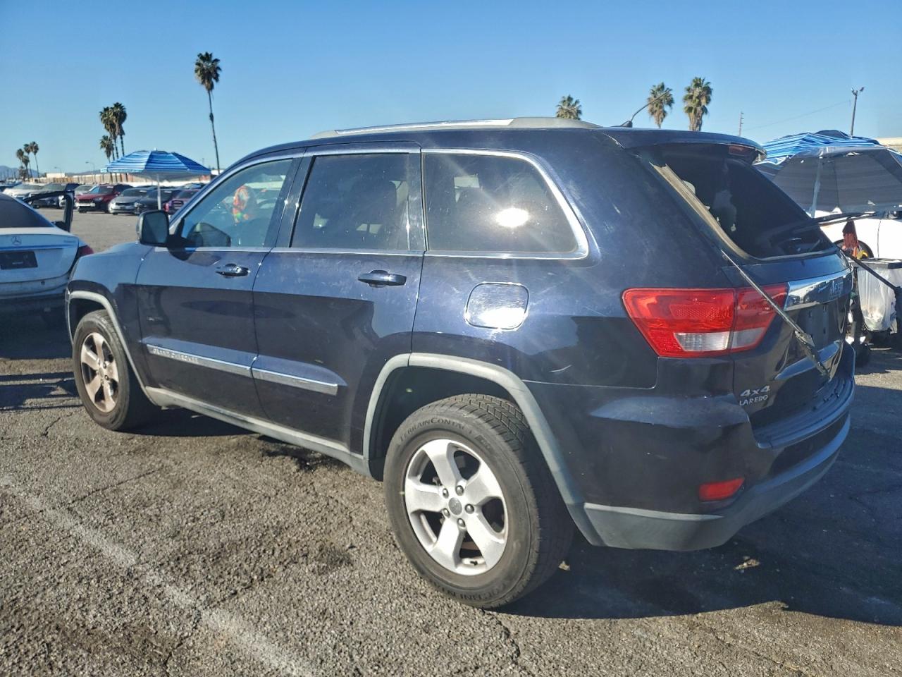 2011 JEEP GRAND CHEROKEE LAREDO photo 4