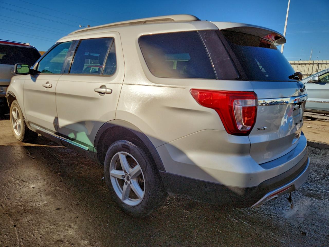 2017 FORD EXPLORER XLT photo 3