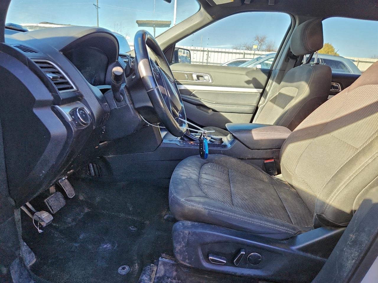 2017 FORD EXPLORER XLT photo 13