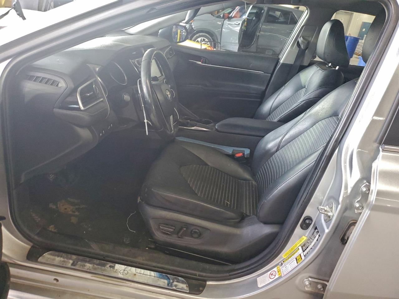 2018 TOYOTA CAMRY SE photo 25