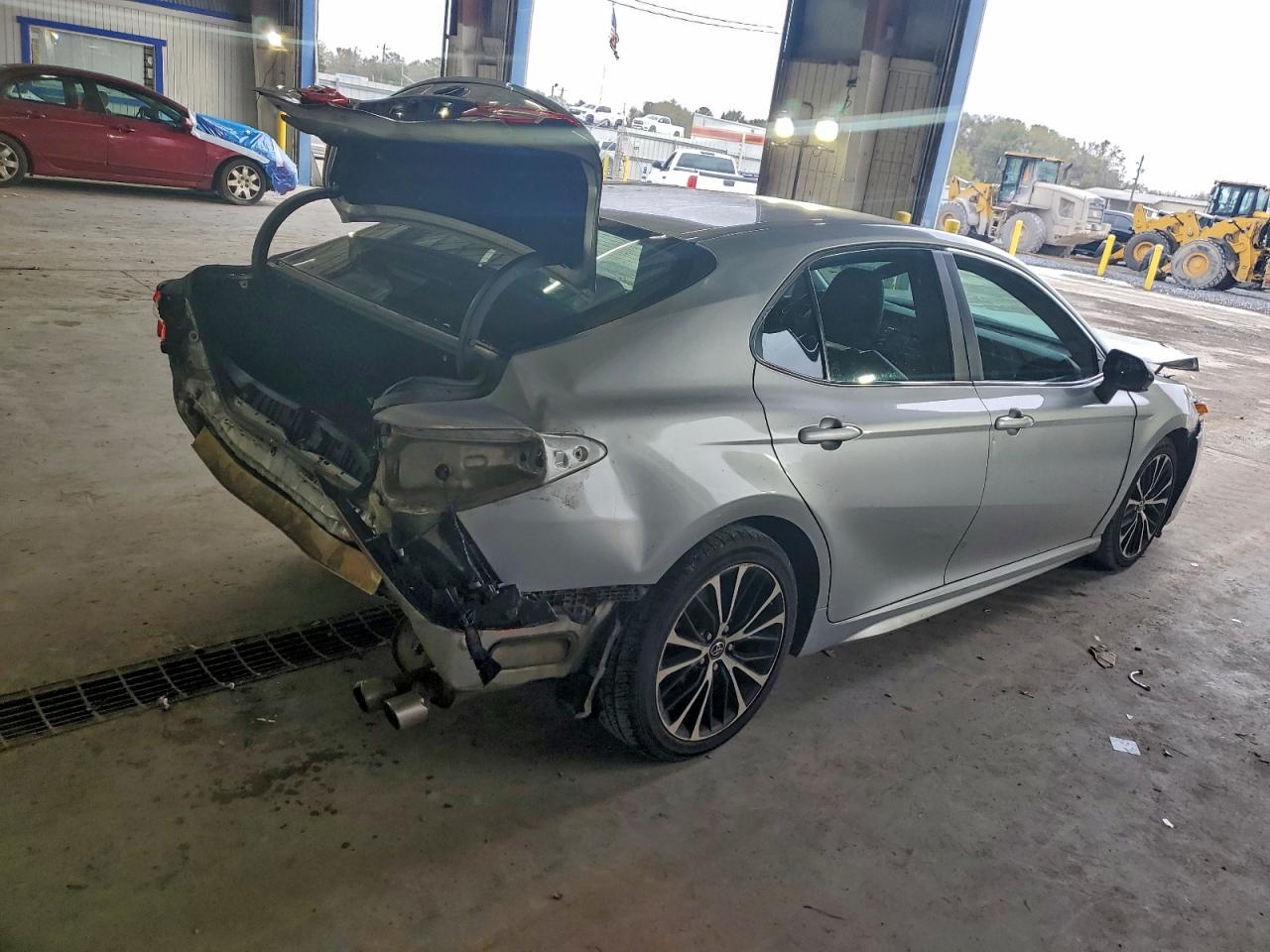 2018 TOYOTA CAMRY SE photo 9