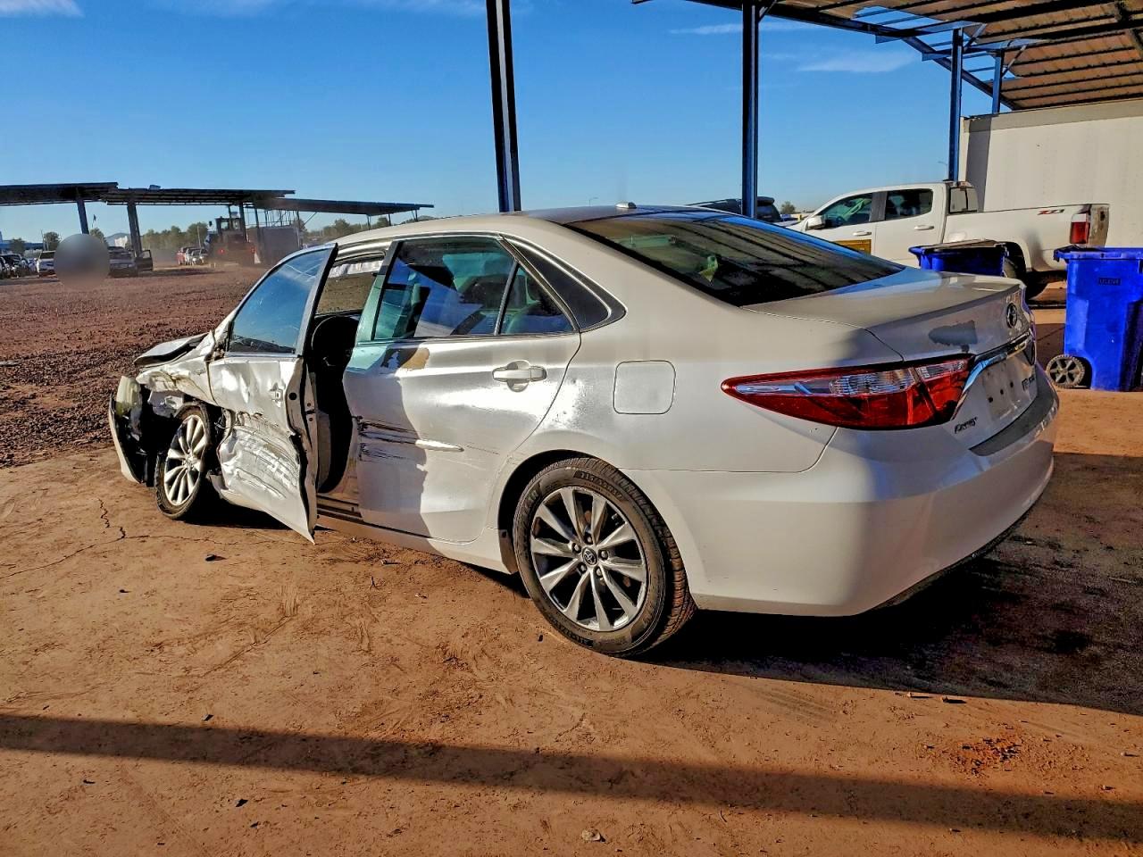 2015 TOYOTA CAMRY HYBRID photo 2