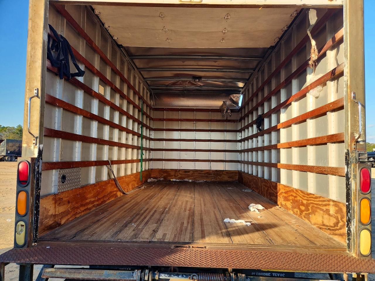 2001 ISUZU NPR HD BOX TRUCK photo 19