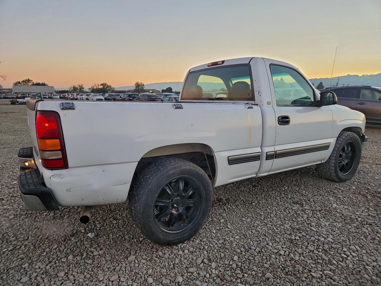 2000 CHEVROLET SILVERADO C1500 photo 3