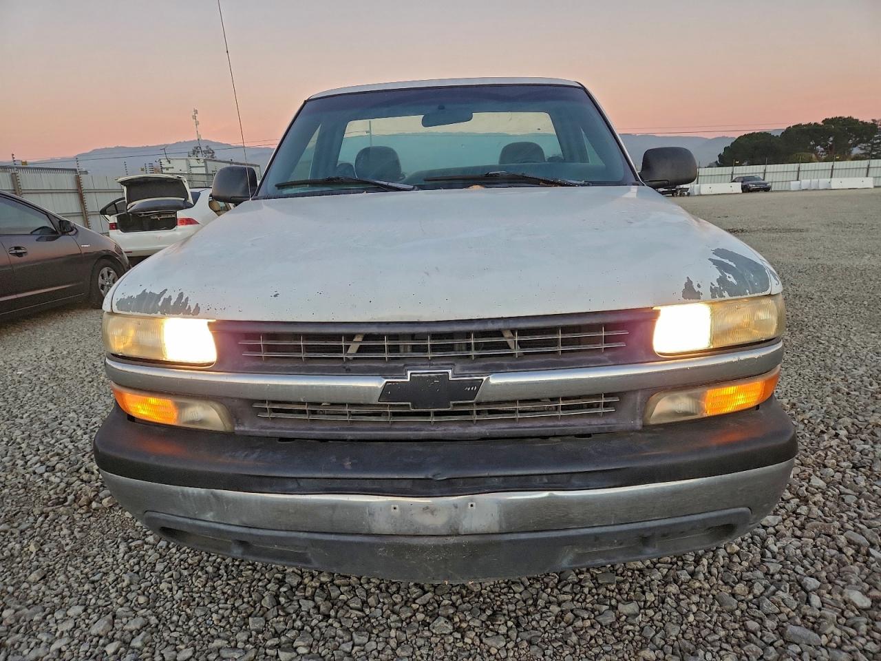 2000 CHEVROLET SILVERADO C1500 photo 5