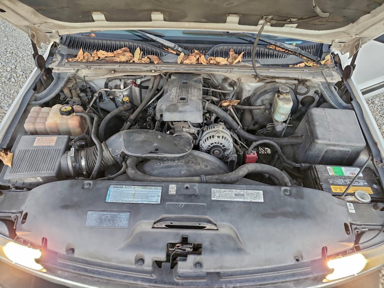 2000 CHEVROLET SILVERADO C1500 photo 11