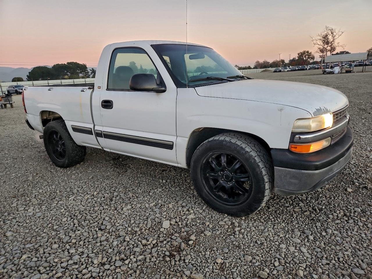 2000 CHEVROLET SILVERADO C1500 photo 4