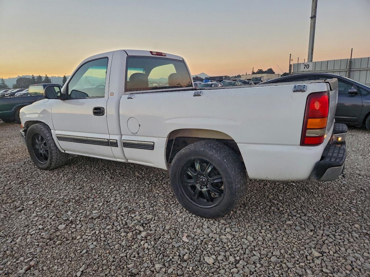 2000 CHEVROLET SILVERADO C1500 photo 2