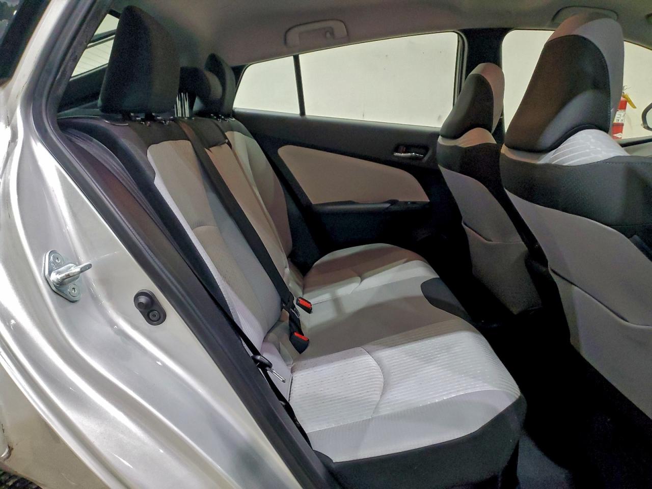 2016 TOYOTA PRIUS TWO photo 21