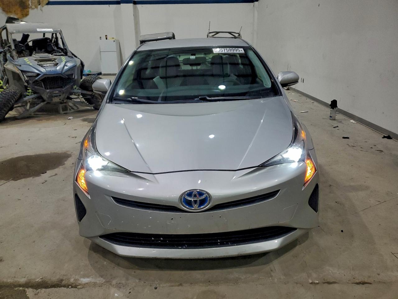 2016 TOYOTA PRIUS TWO photo 9