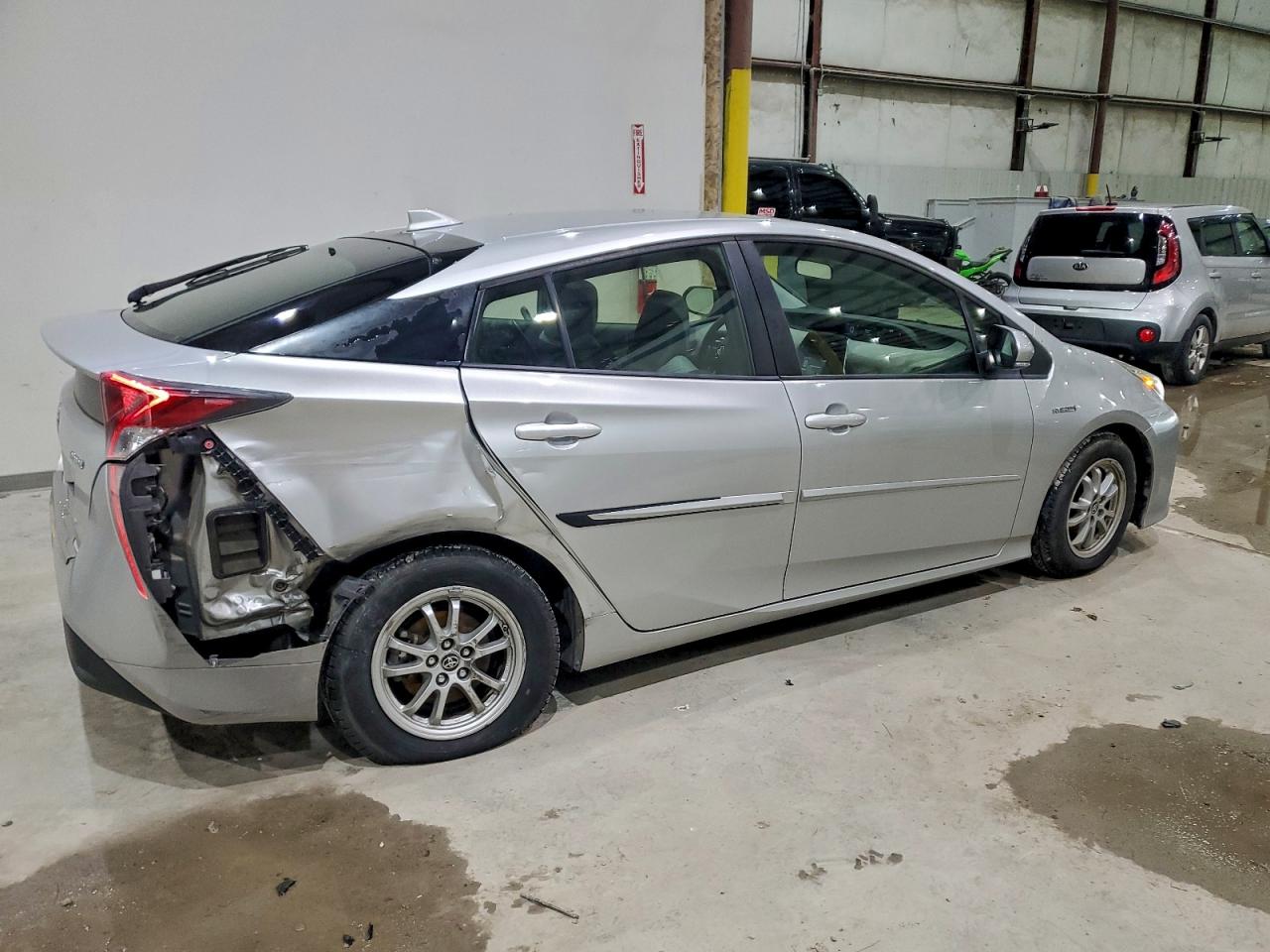 2016 TOYOTA PRIUS TWO photo 5