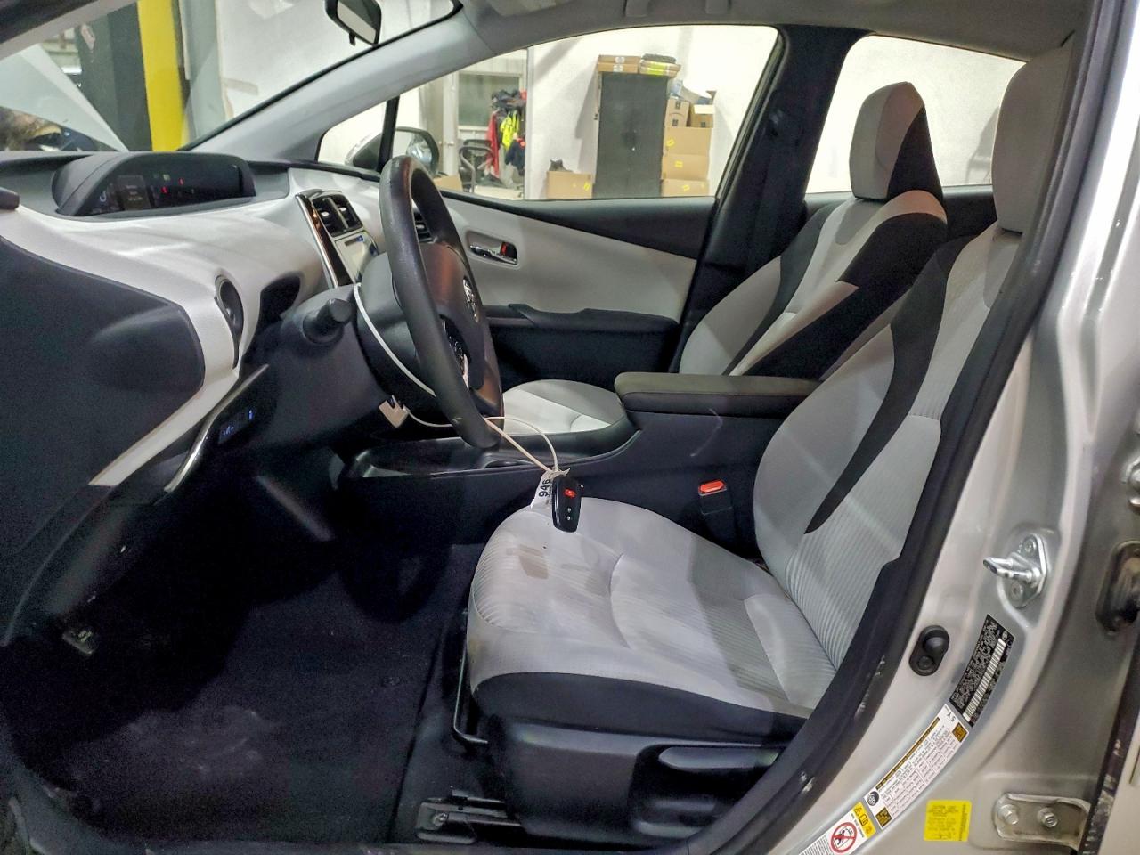 2016 TOYOTA PRIUS TWO photo 13