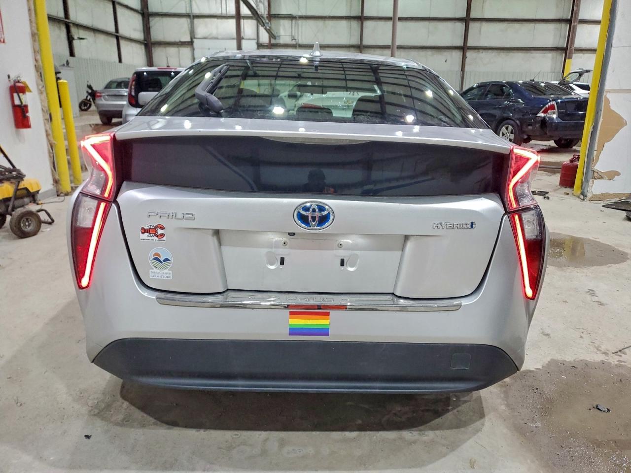 2016 TOYOTA PRIUS TWO photo 11