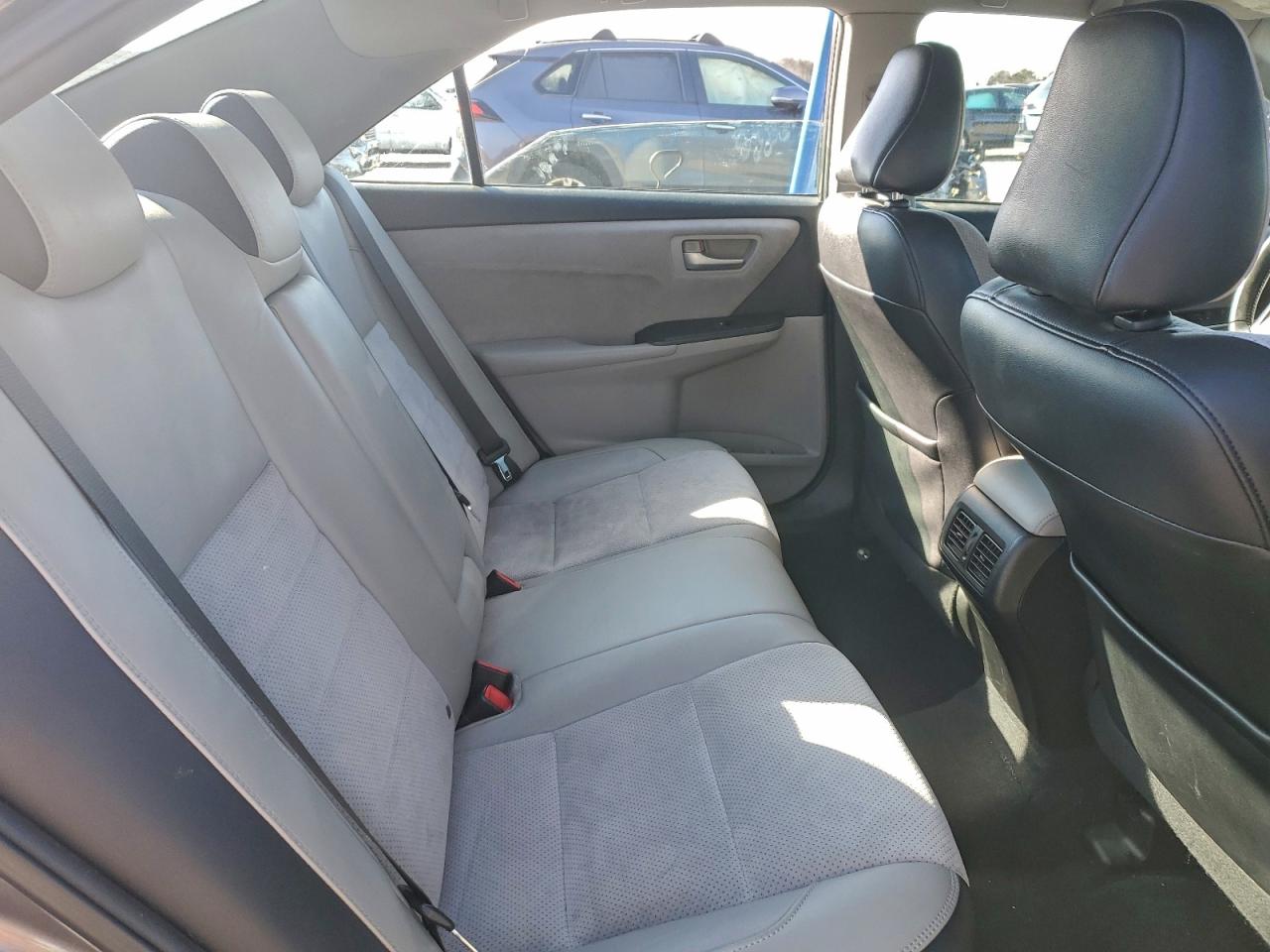 2015 TOYOTA CAMRY LE photo 18