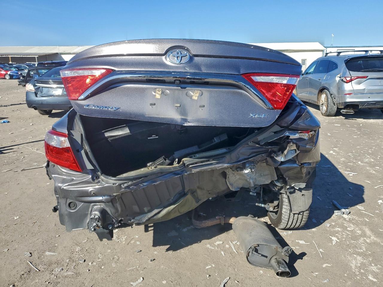 2015 TOYOTA CAMRY LE photo 11