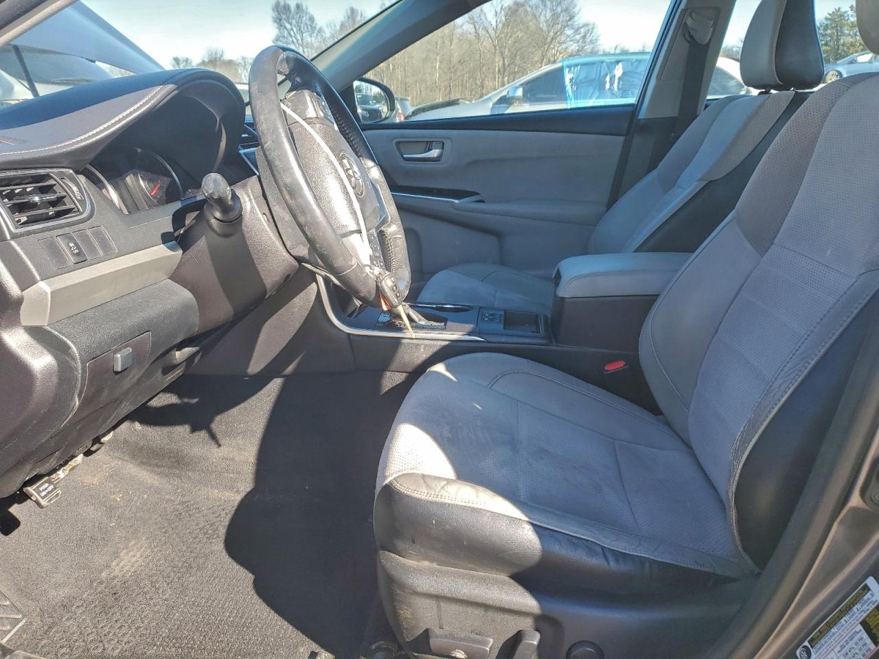 2015 TOYOTA CAMRY LE photo 13