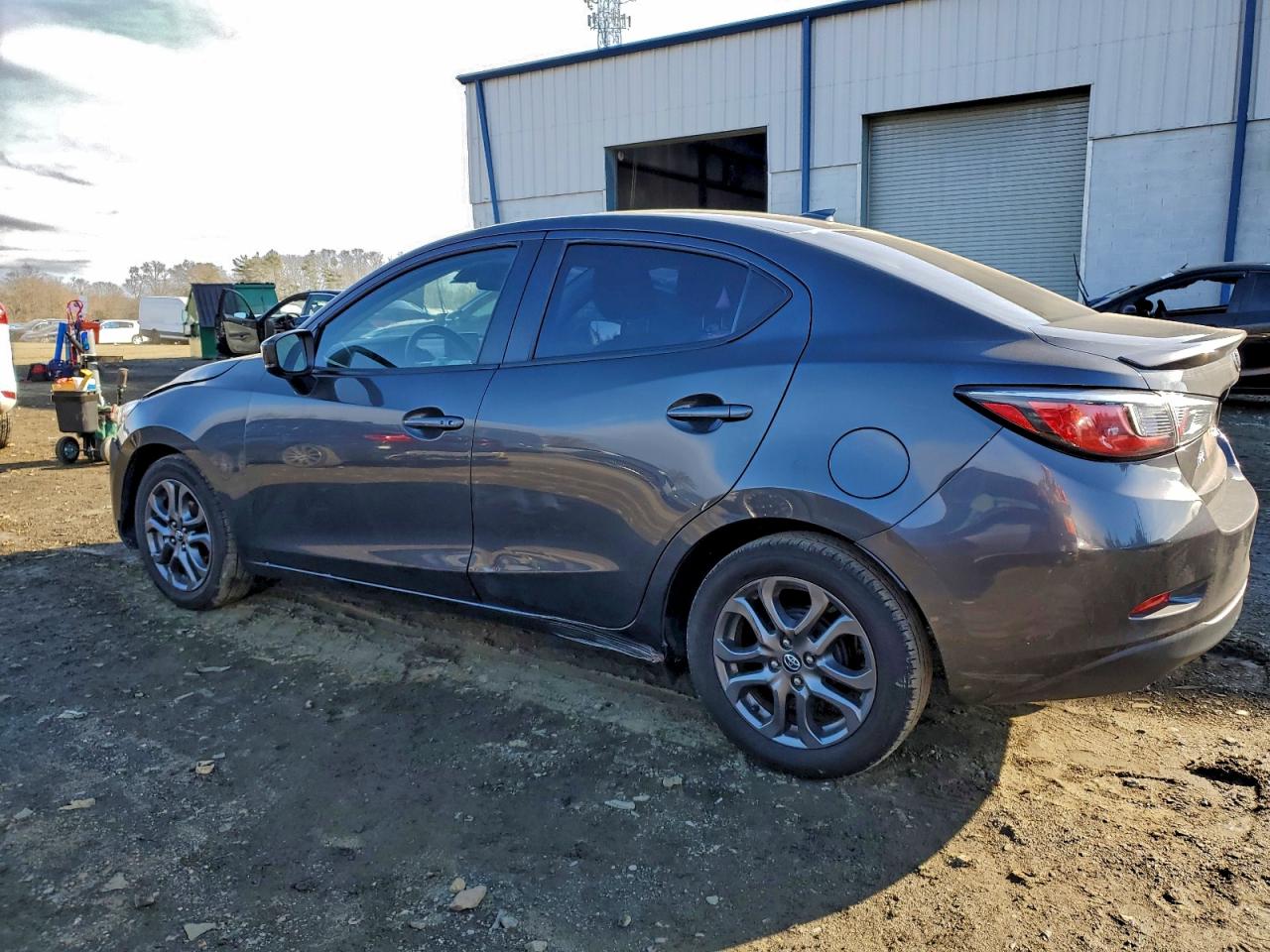 2019 TOYOTA YARIS L photo 3