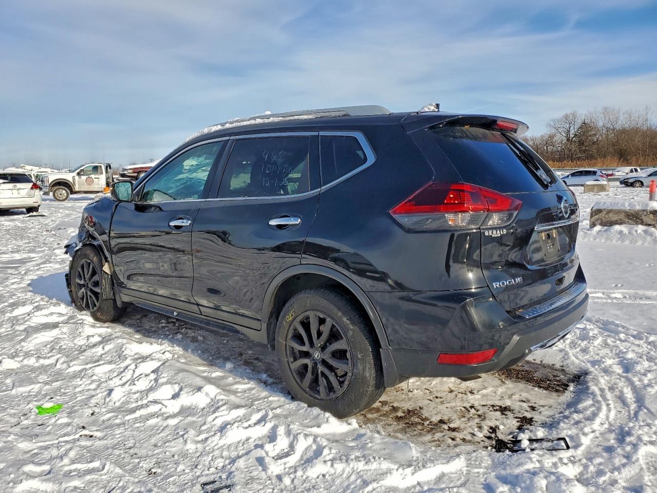 2018 NISSAN ROGUE S photo 2