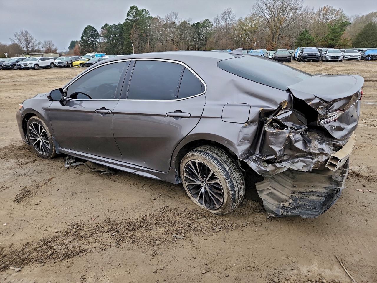 2019 TOYOTA CAMRY L photo 2