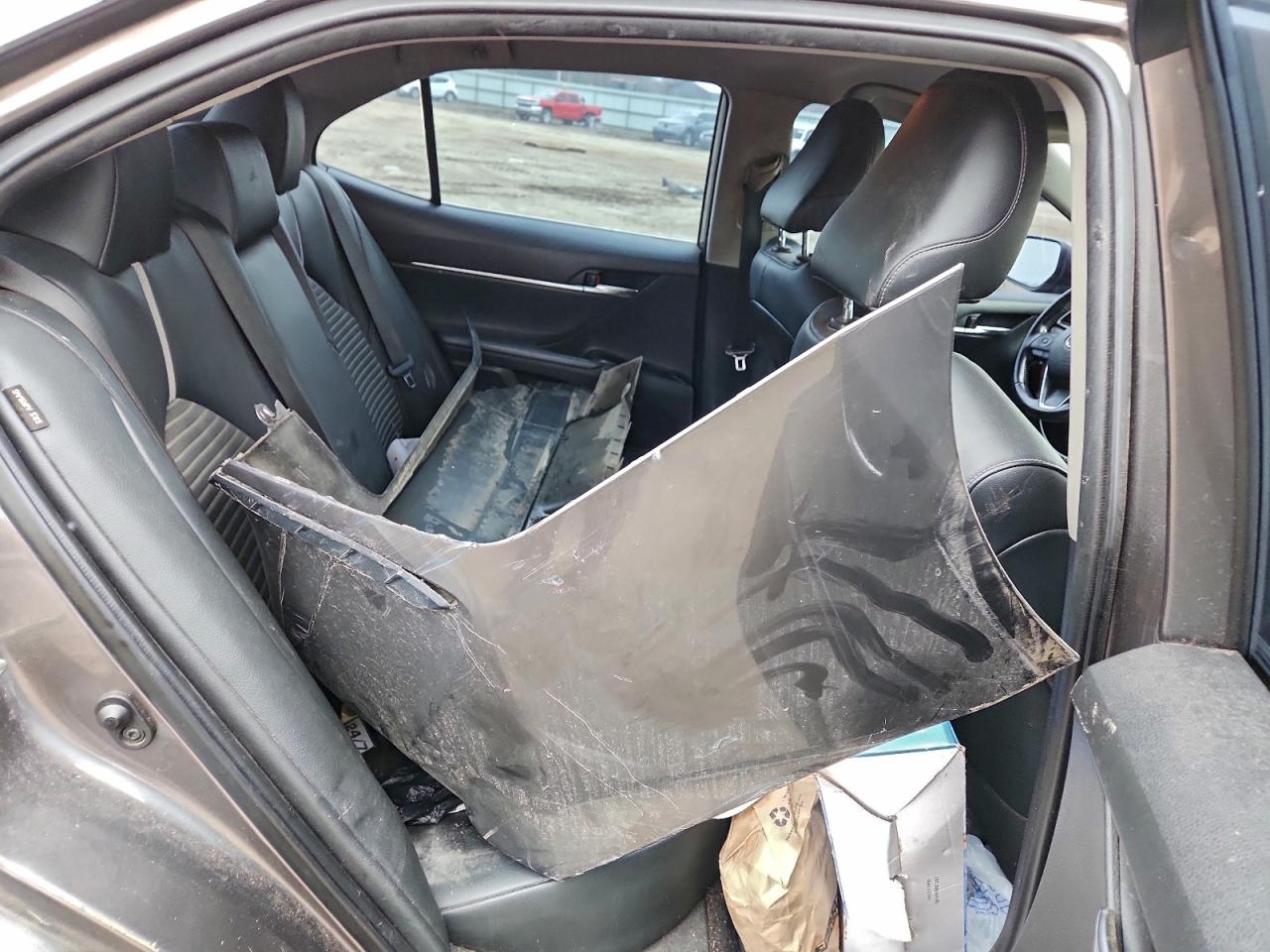 2019 TOYOTA CAMRY L photo 10