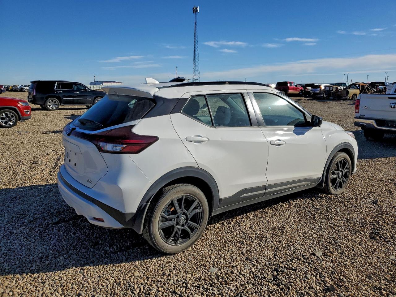 2021 NISSAN KICKS SR photo 3