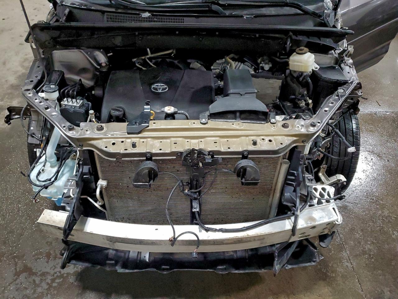 2019 TOYOTA HIGHLANDER SE photo 12