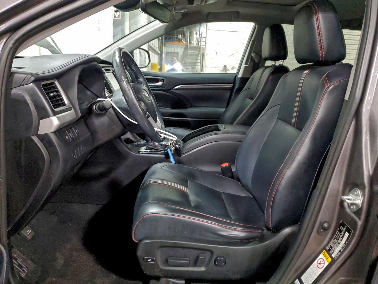 2019 TOYOTA HIGHLANDER SE photo 7