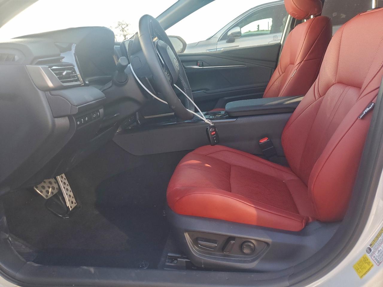 2025 TOYOTA CAMRY photo 7