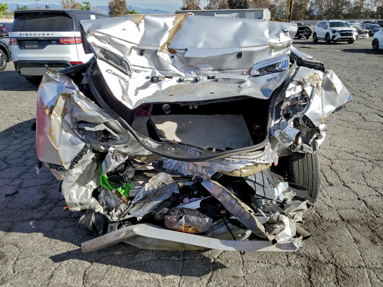 2014 TOYOTA CAMRY L photo 16