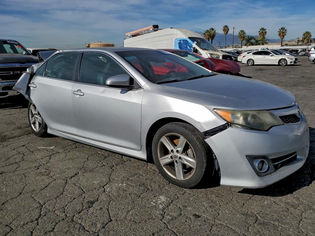 2014 TOYOTA CAMRY L photo 10