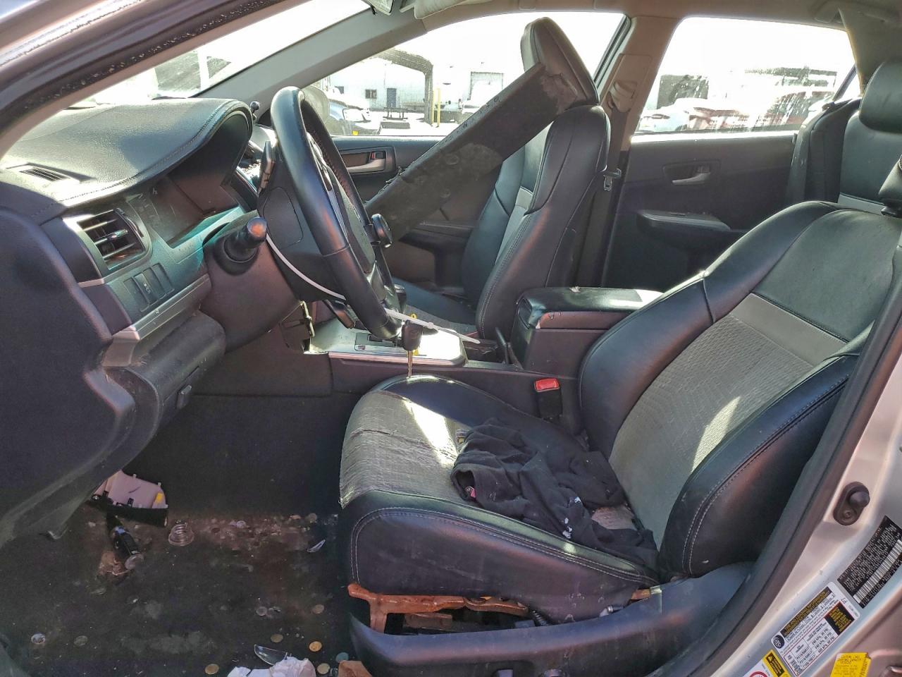 2014 TOYOTA CAMRY L photo 19