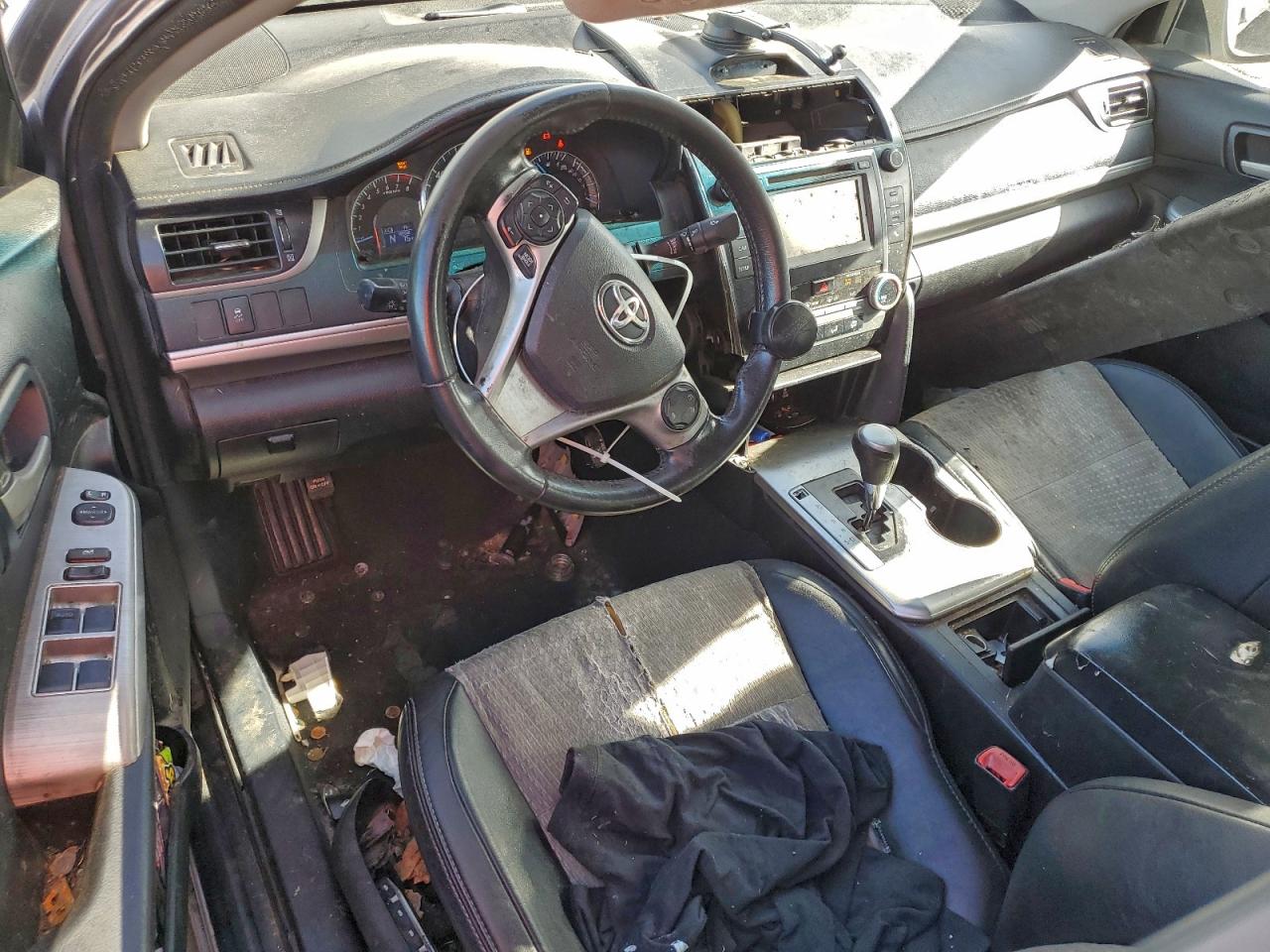 2014 TOYOTA CAMRY L photo 22