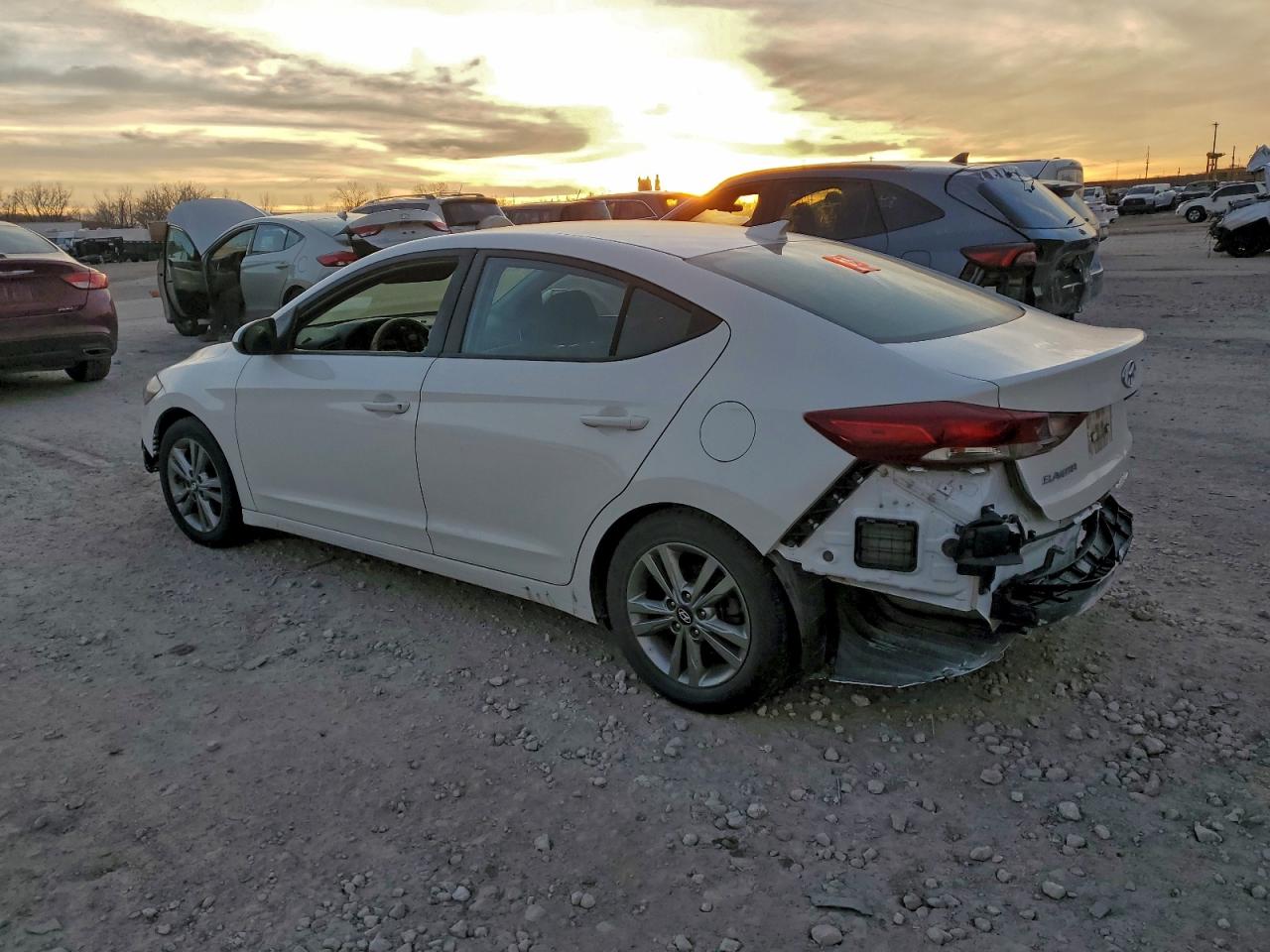 2018 HYUNDAI ELANTRA SEL photo 2
