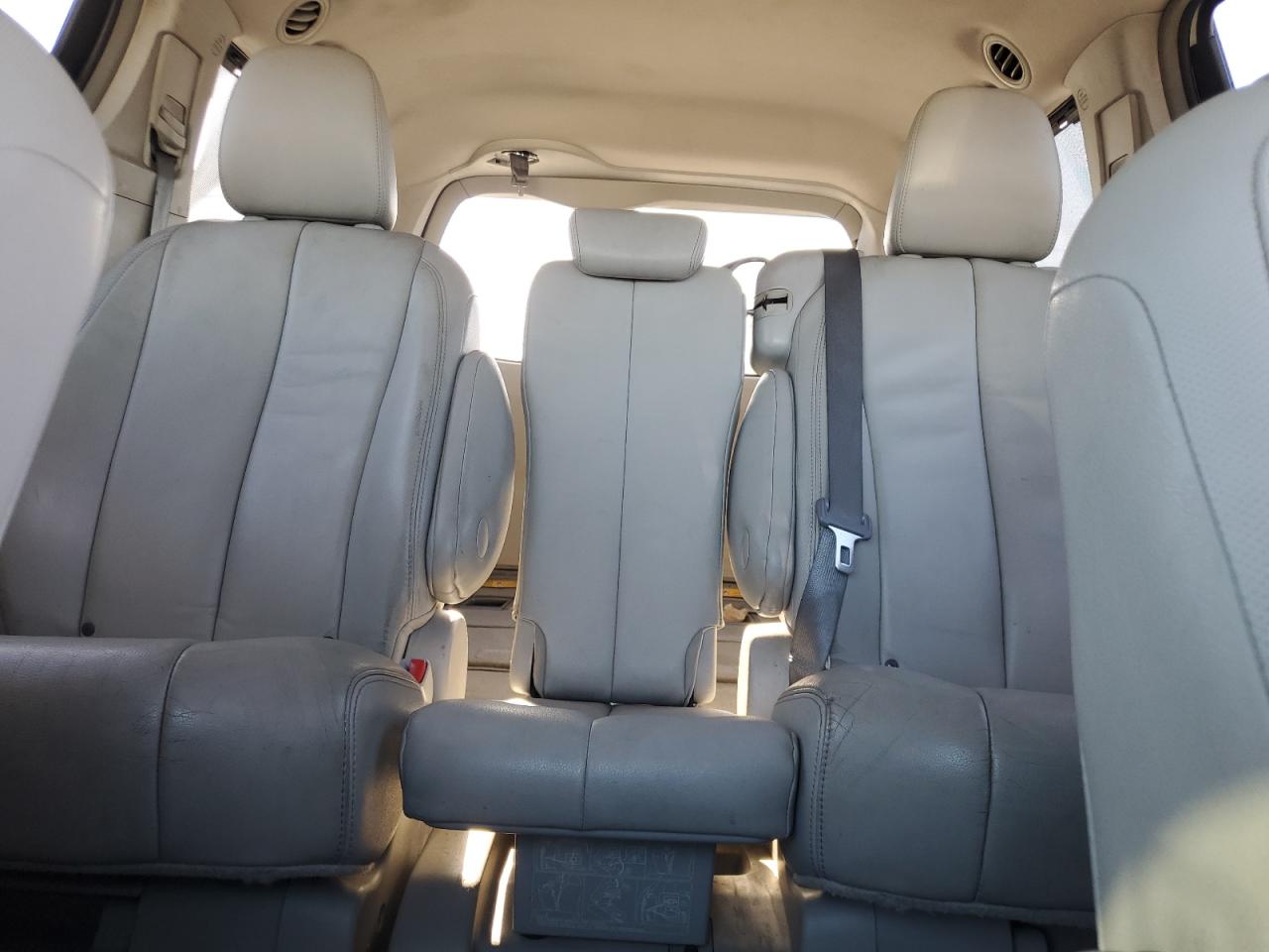 2014 TOYOTA SIENNA XLE photo 19