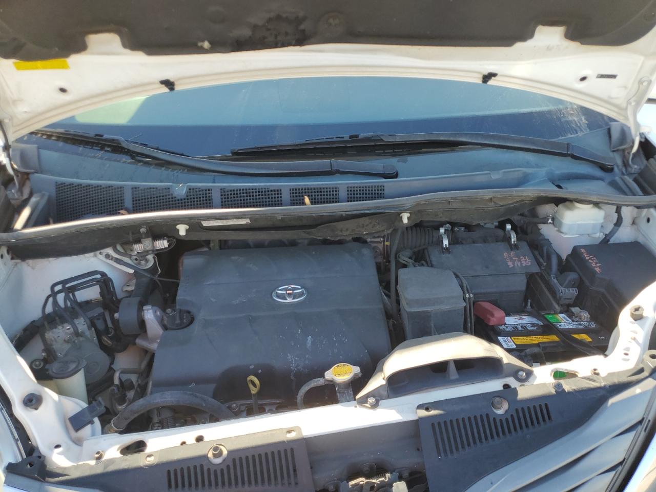 2014 TOYOTA SIENNA XLE photo 23
