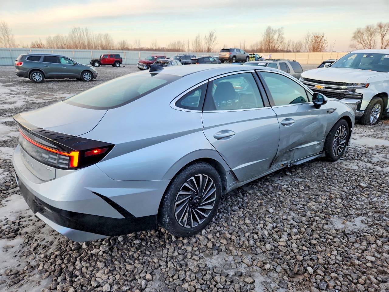 2024 HYUNDAI SONATA HYBRID photo 3