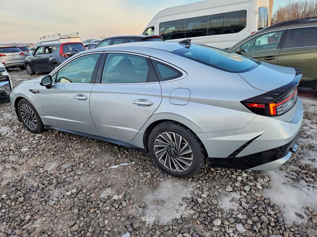 2024 HYUNDAI SONATA HYBRID photo 2