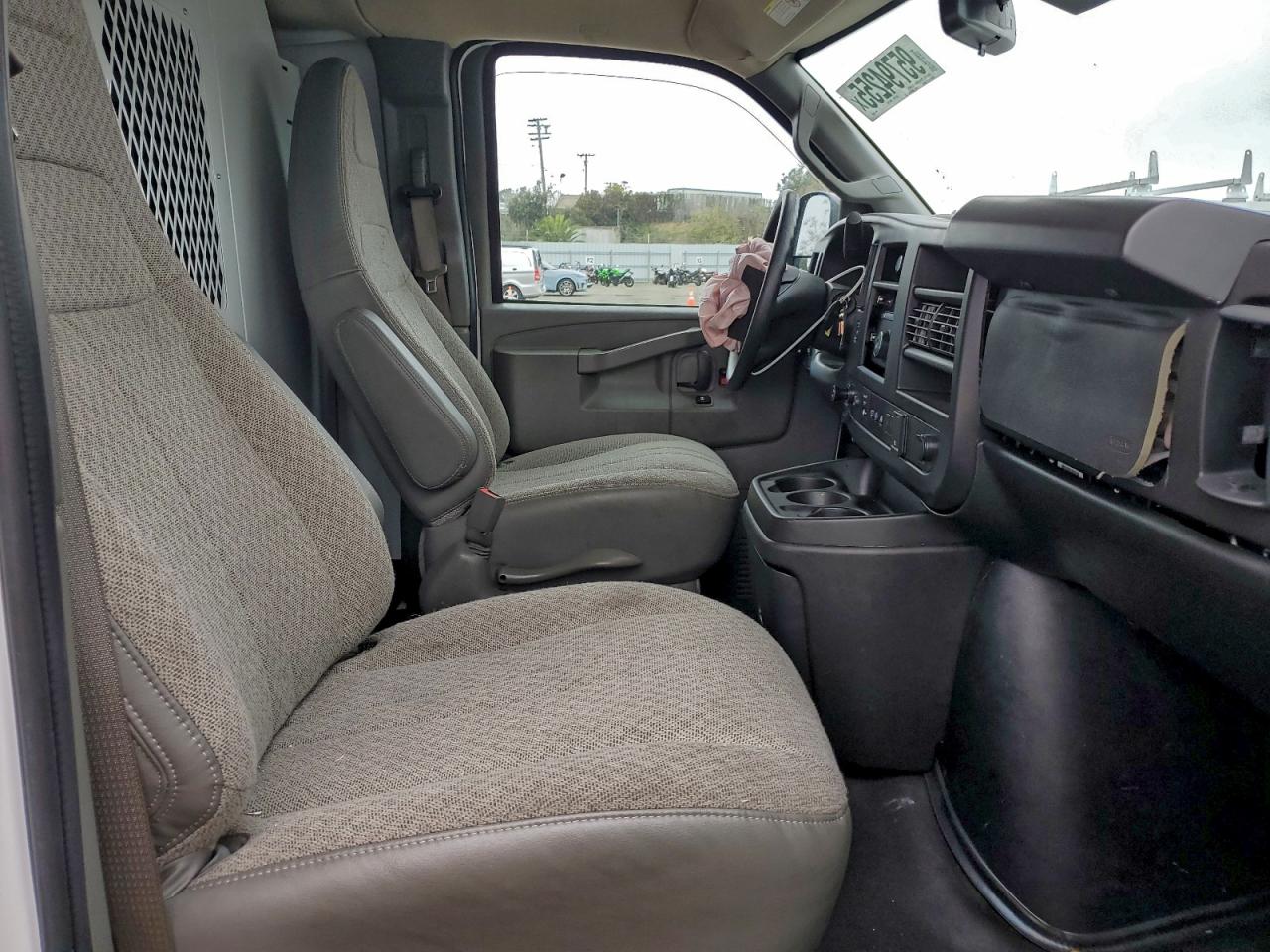 2024 GMC SAVANA DELIVERY VAN photo 11