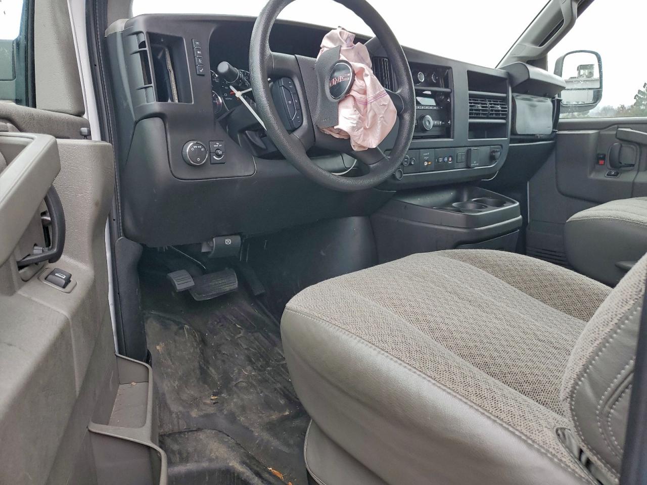 2024 GMC SAVANA DELIVERY VAN photo 8